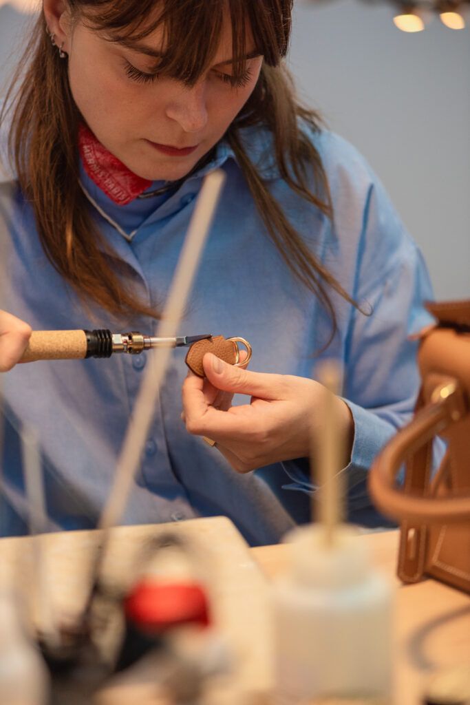 CHIAMERIFORMES Camille et charlotte les deux mains du luxe retouche